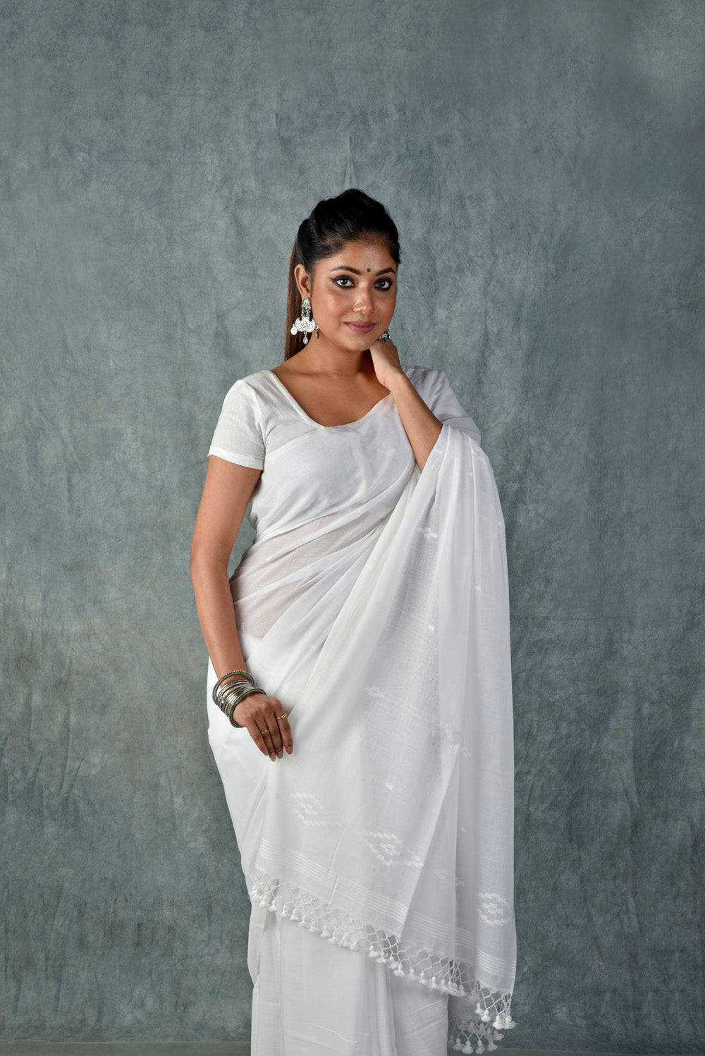 HANDWOVEN WHITE JAMDANI SAREE