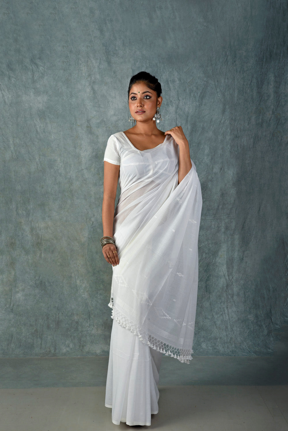 HANDWOVEN WHITE JAMDANI SAREE
