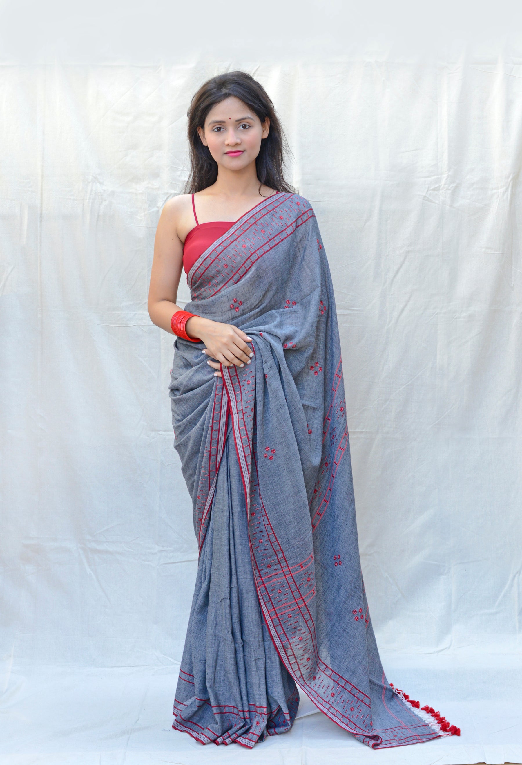HANDWOVEN GREY AND RED JAMDANI SAREE