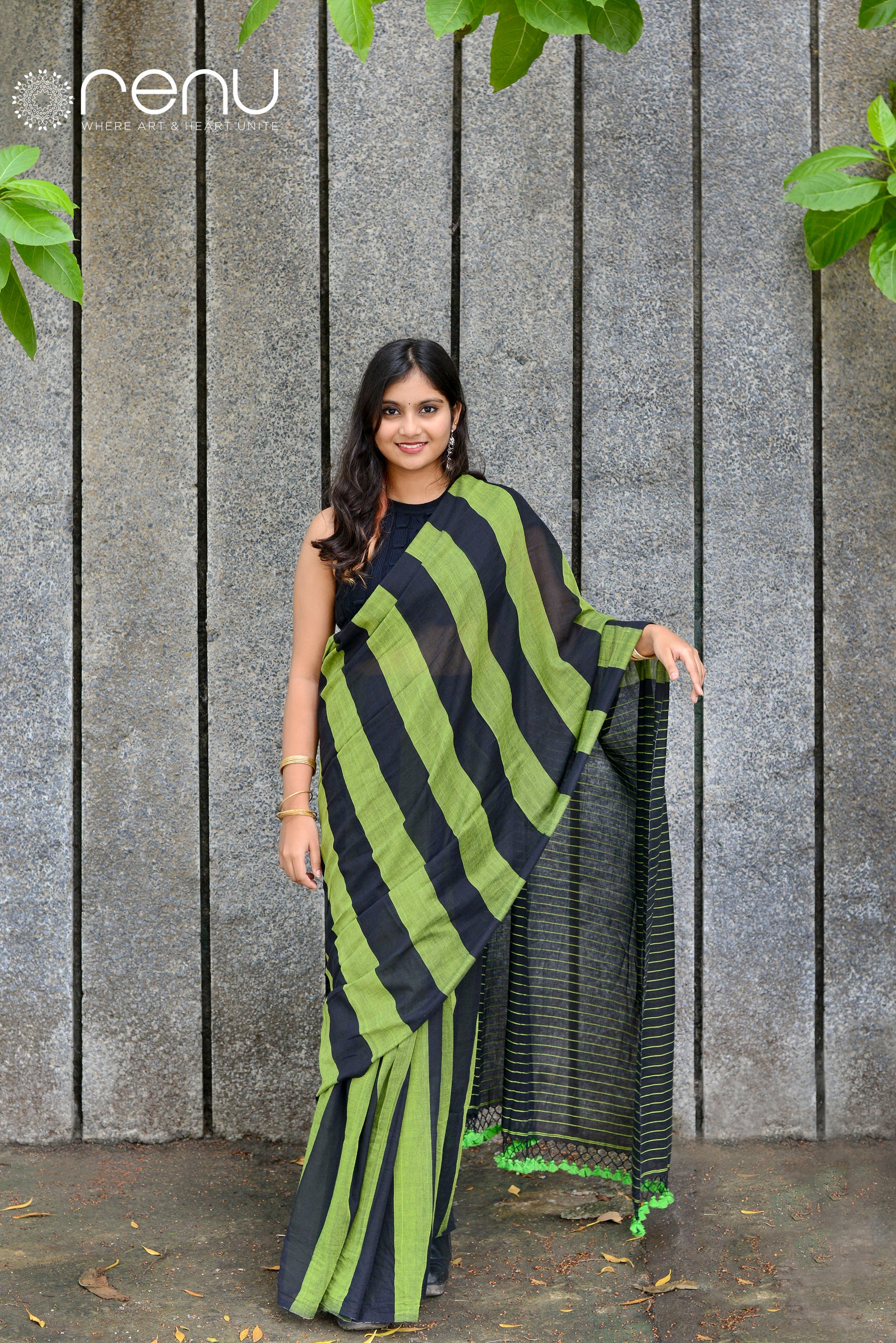 GREEN AND BLACK - HANDWOVEN COTTON SAREE