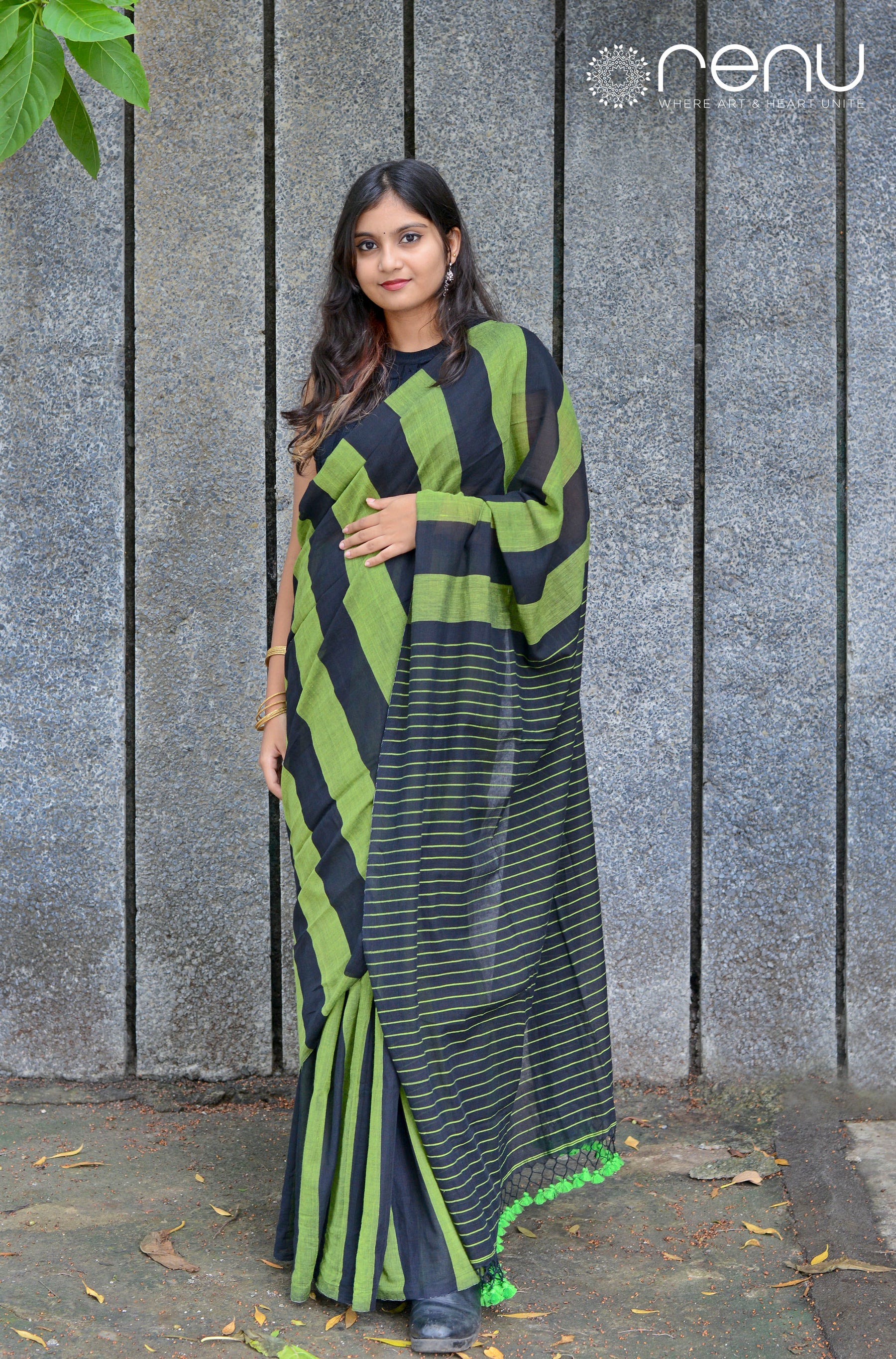 GREEN AND BLACK - HANDWOVEN COTTON SAREE