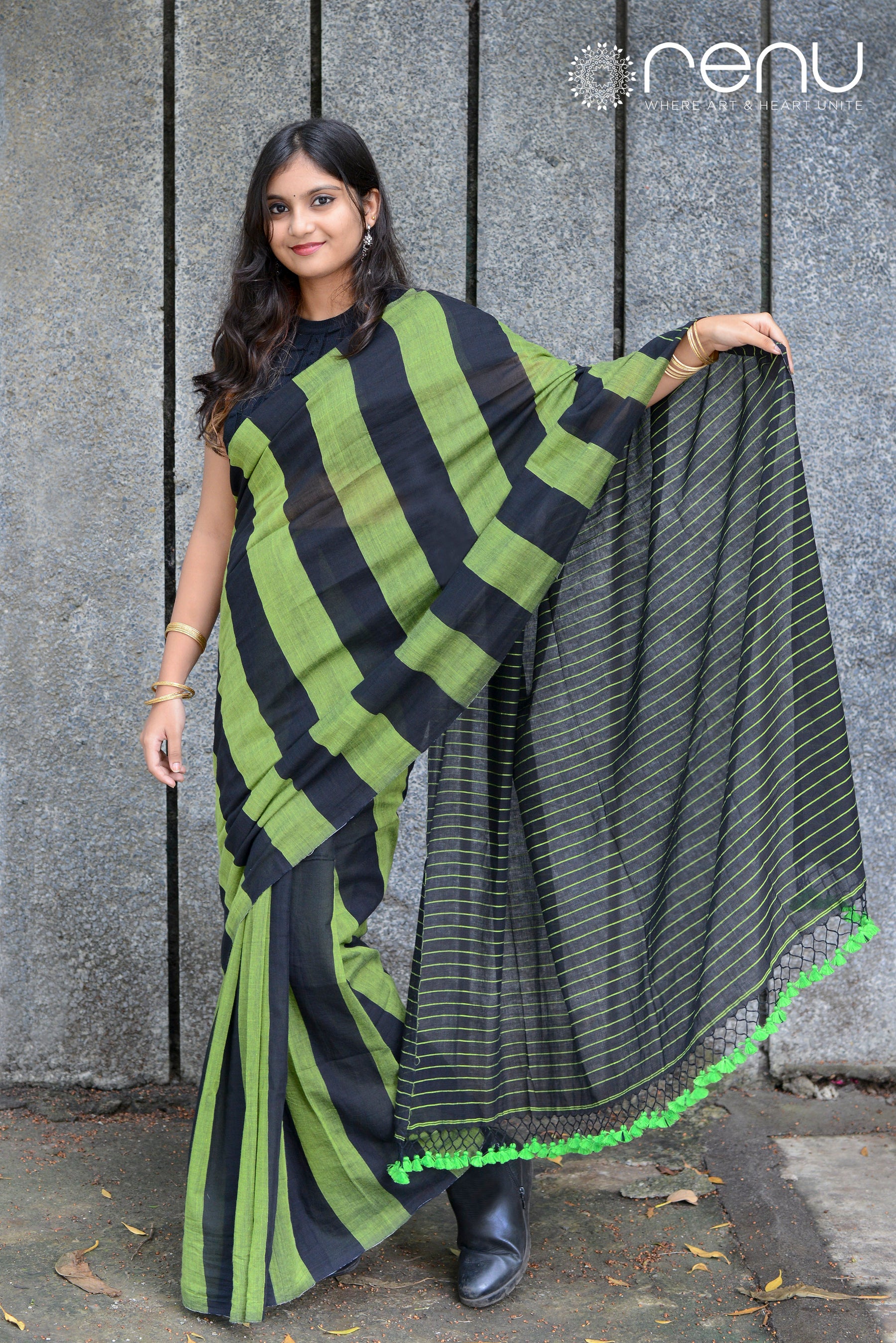 GREEN AND BLACK - HANDWOVEN COTTON SAREE