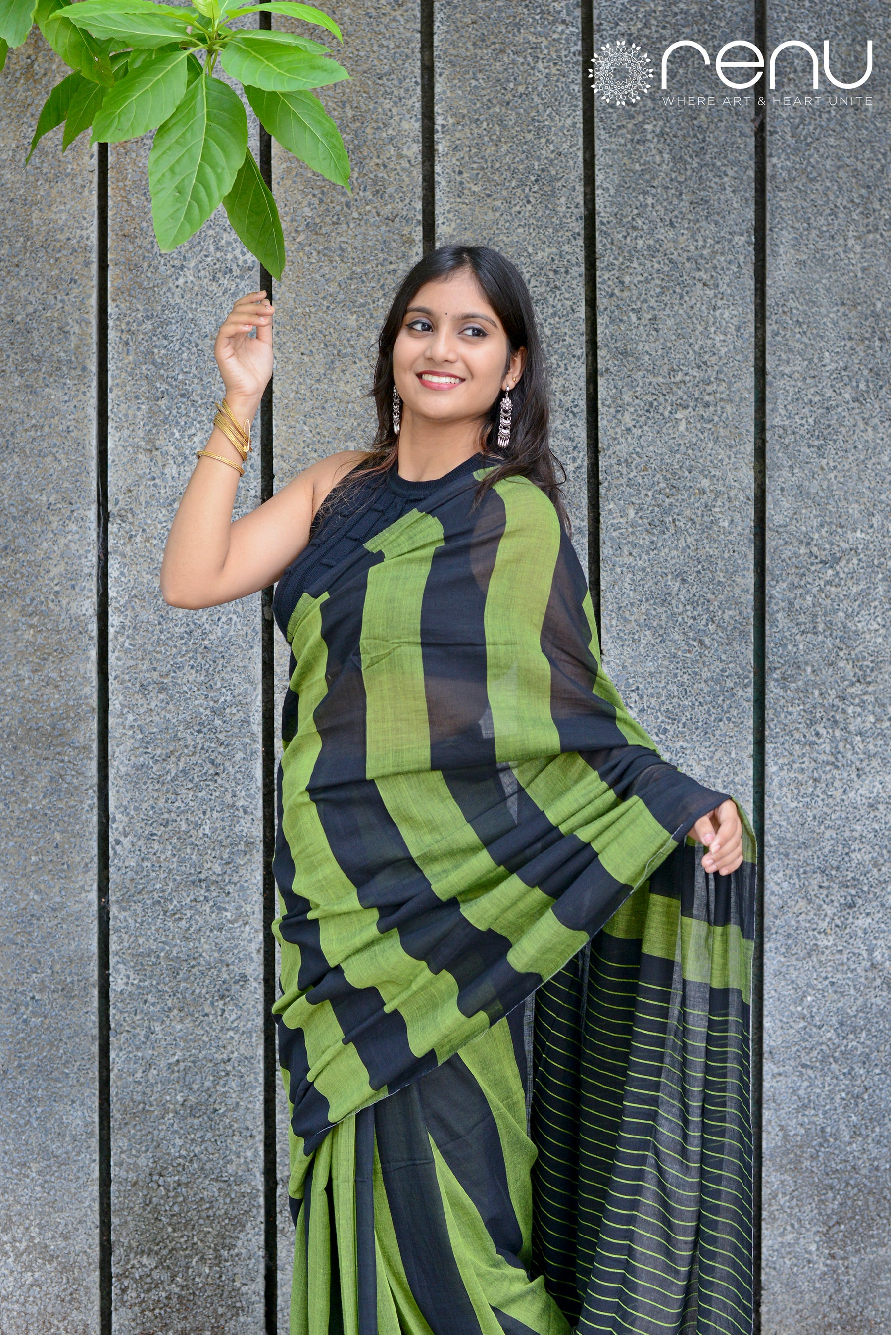 GREEN AND BLACK - HANDWOVEN COTTON SAREE