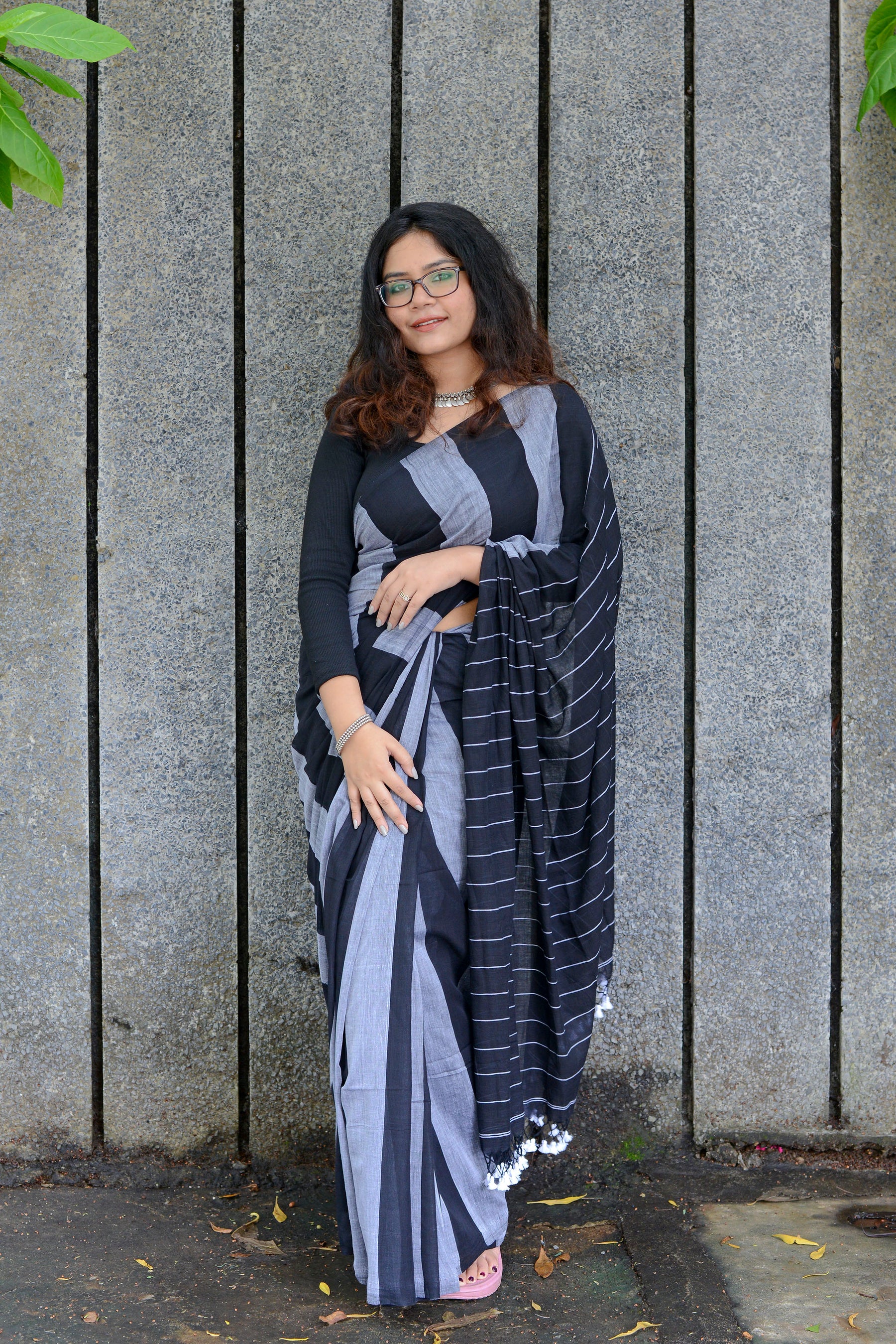 STILL GRAY AND  BLACK - HANDWOVEN COTTON SAREE