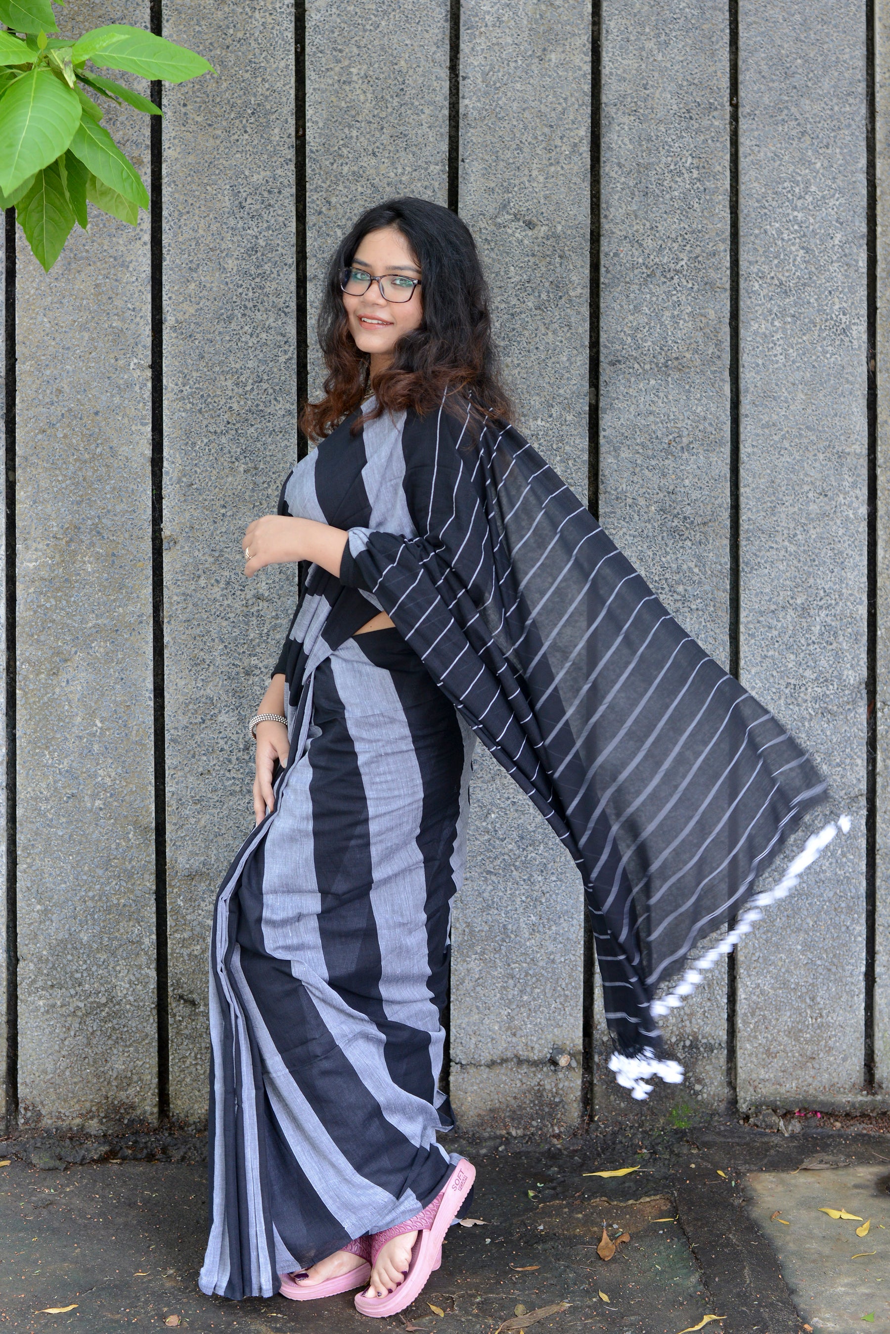 STILL GRAY AND  BLACK - HANDWOVEN COTTON SAREE