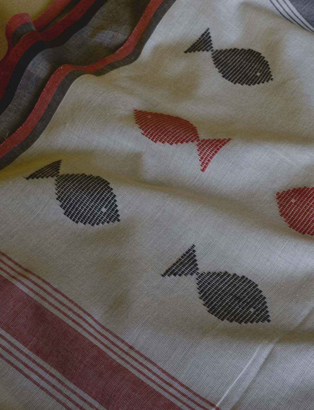 Handwoven Fish Motif Bawanbooti Saree