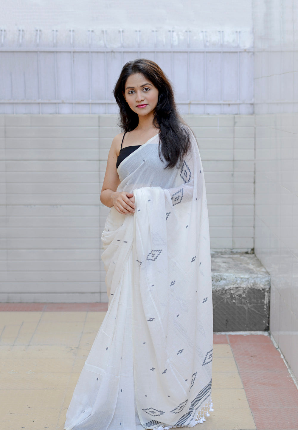 Handwoven White and Black Jamdani Saree