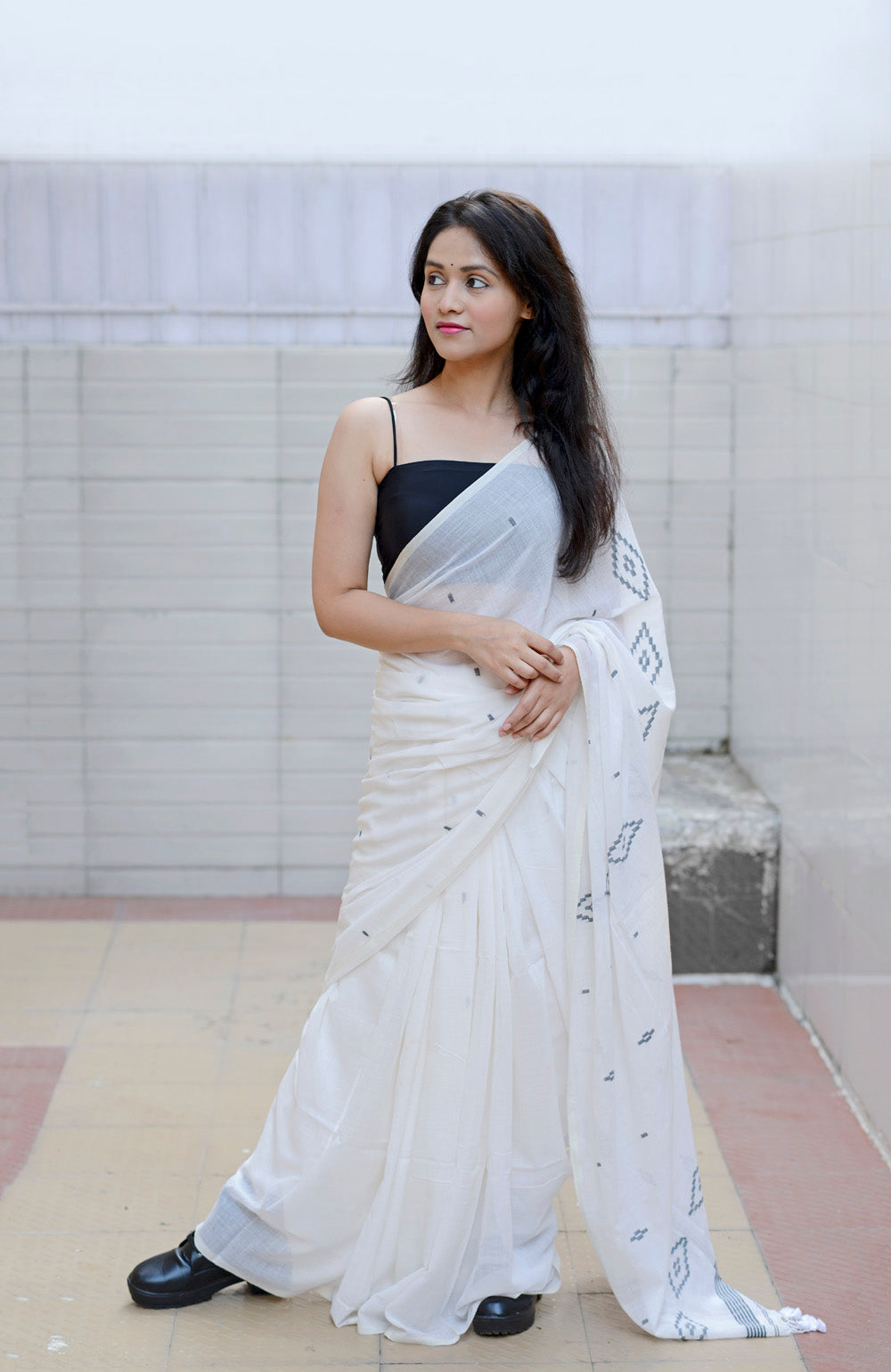 Handwoven White and Black Jamdani Saree