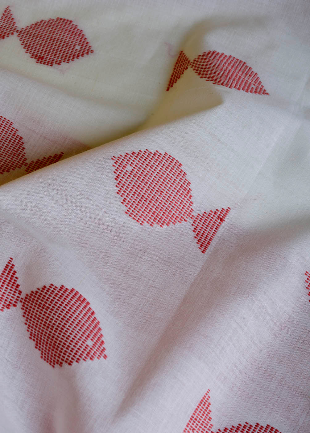 Handwoven  Red & White Fish Motif Bawanbooti Saree