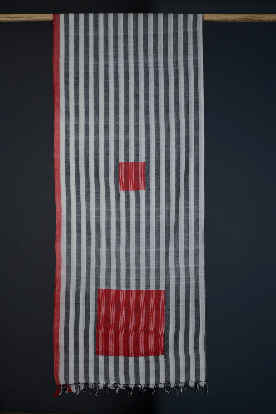 Handwoven Black & White Vertical Line Bawanbooti Saree