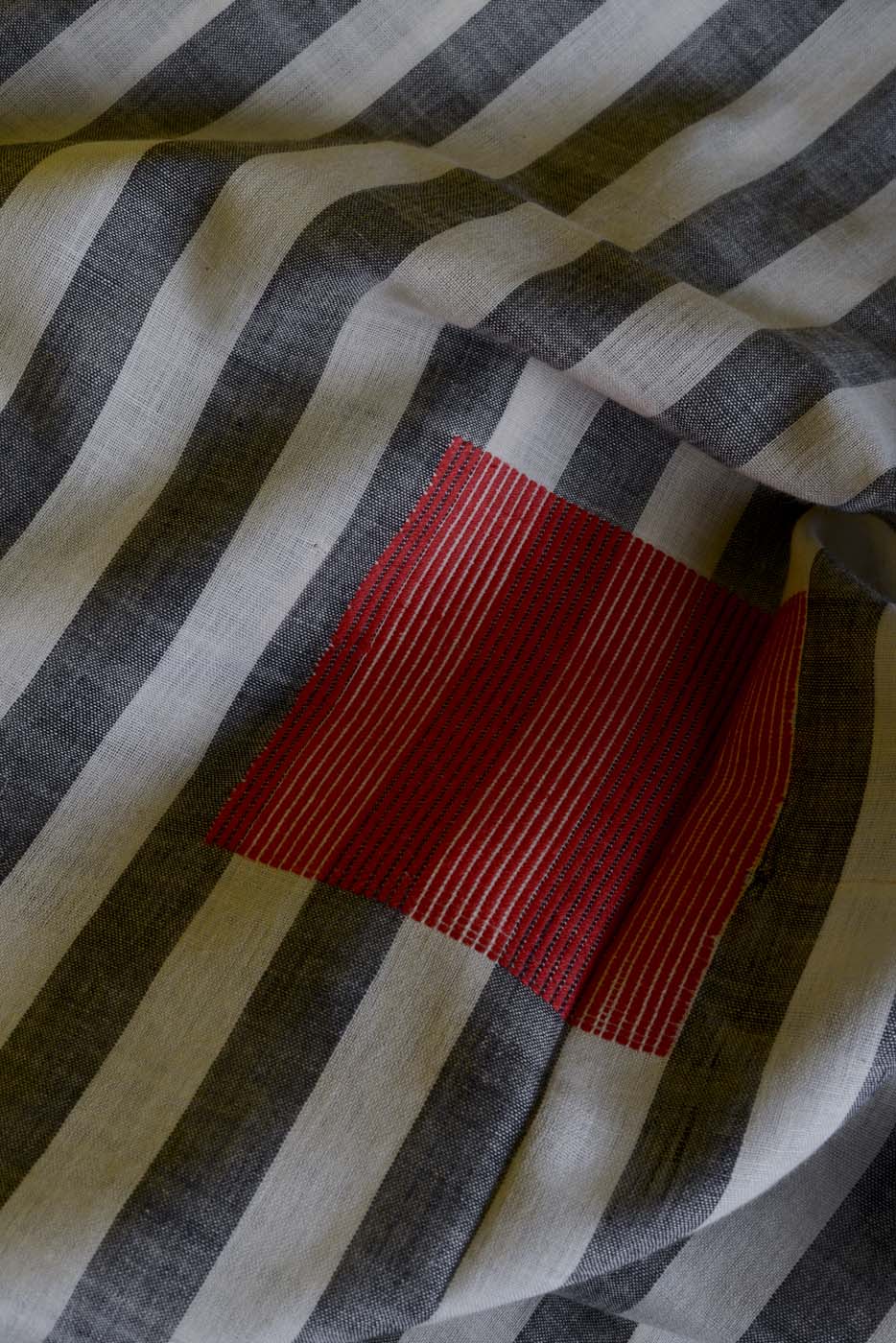 Handwoven Black & White Vertical Line Bawanbooti Saree