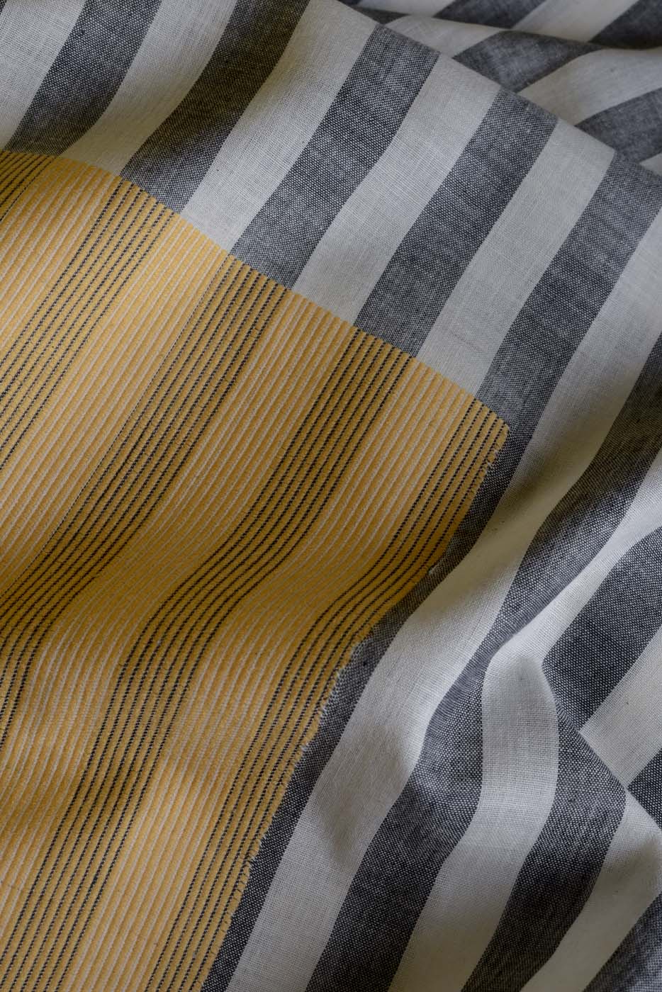 Handwoven Black & White Vertical Line Bawanbooti Saree