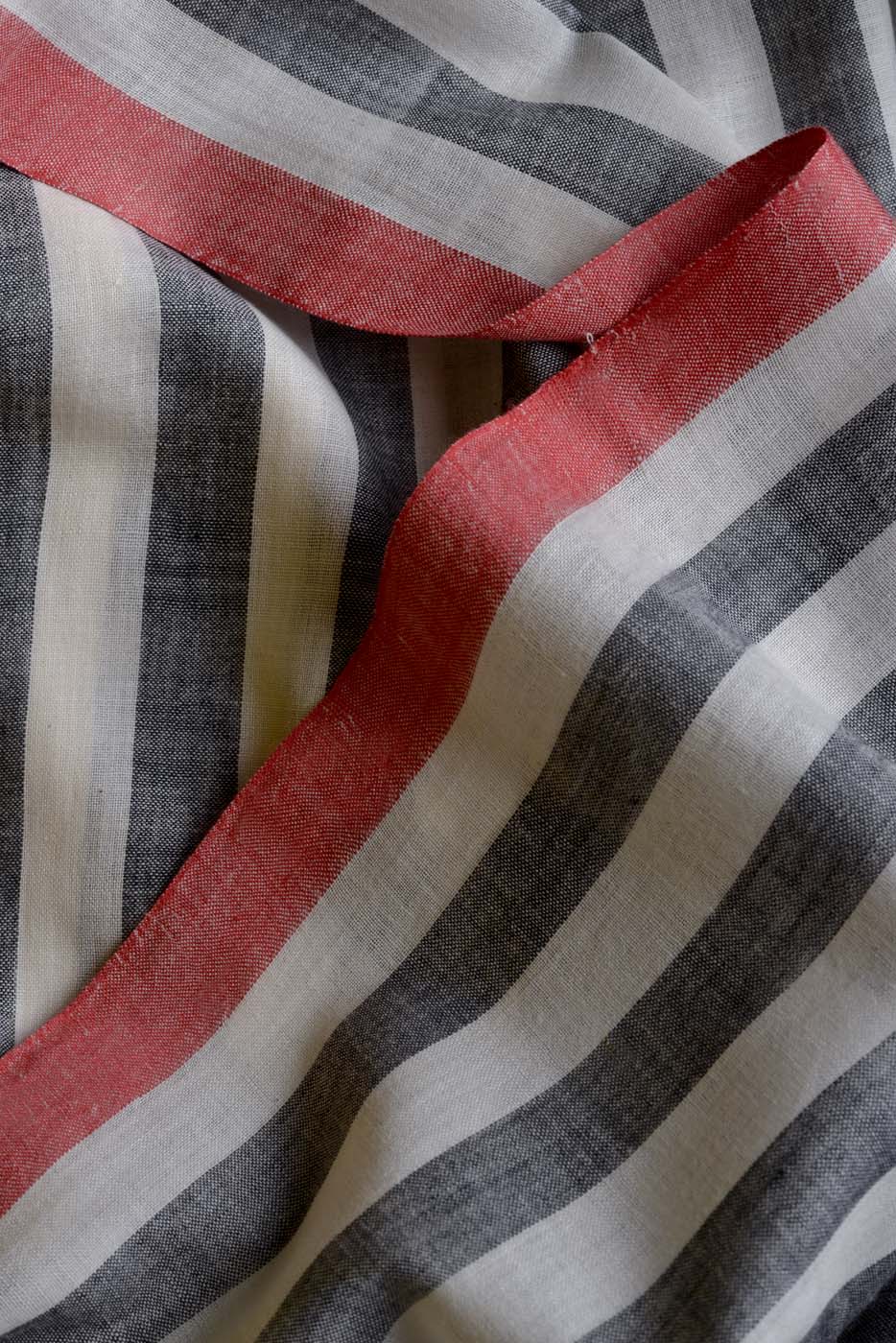 Handwoven Black & White Vertical Line Bawanbooti Saree