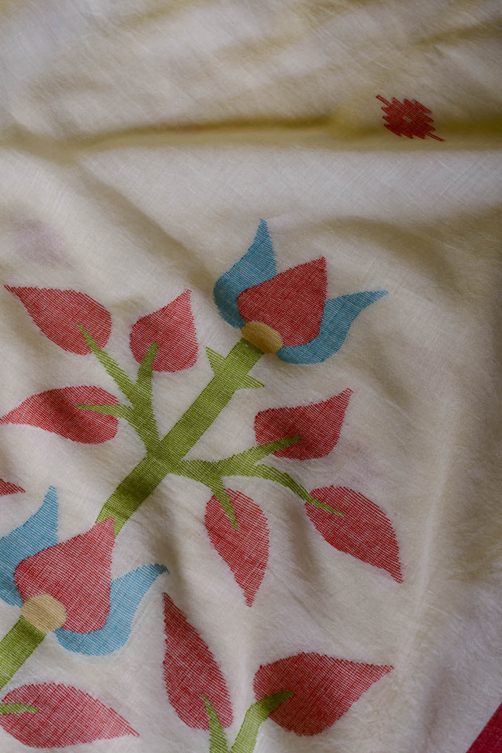 Red White Handwoven Floral Jamdani Saree