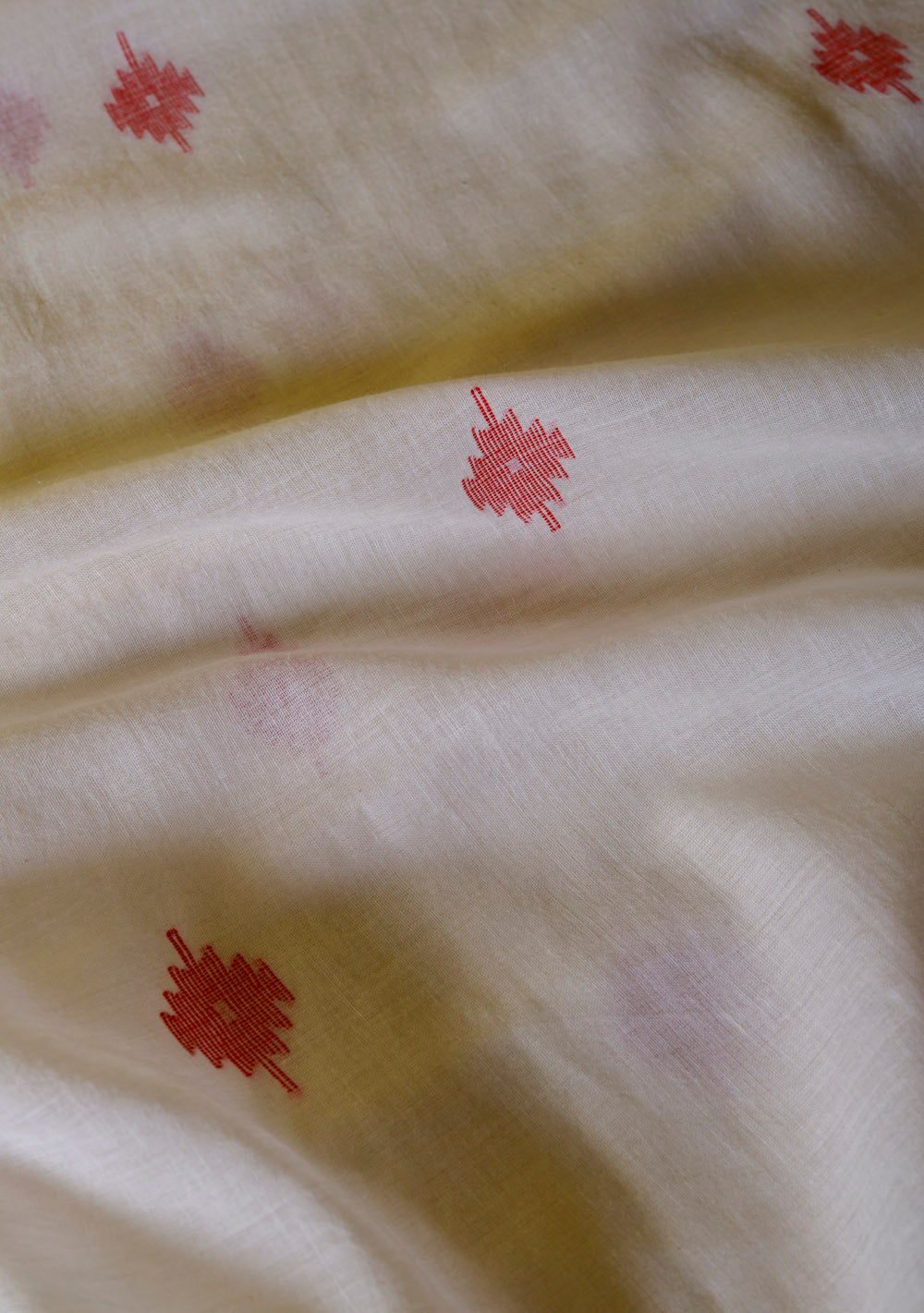 Red White Handwoven Floral Jamdani Saree