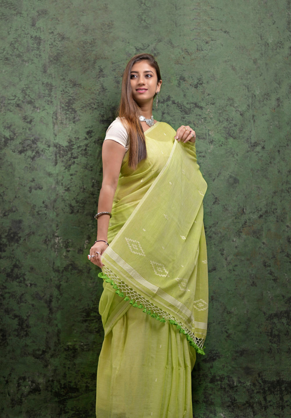Handwoven Green and White Jamdani Saree