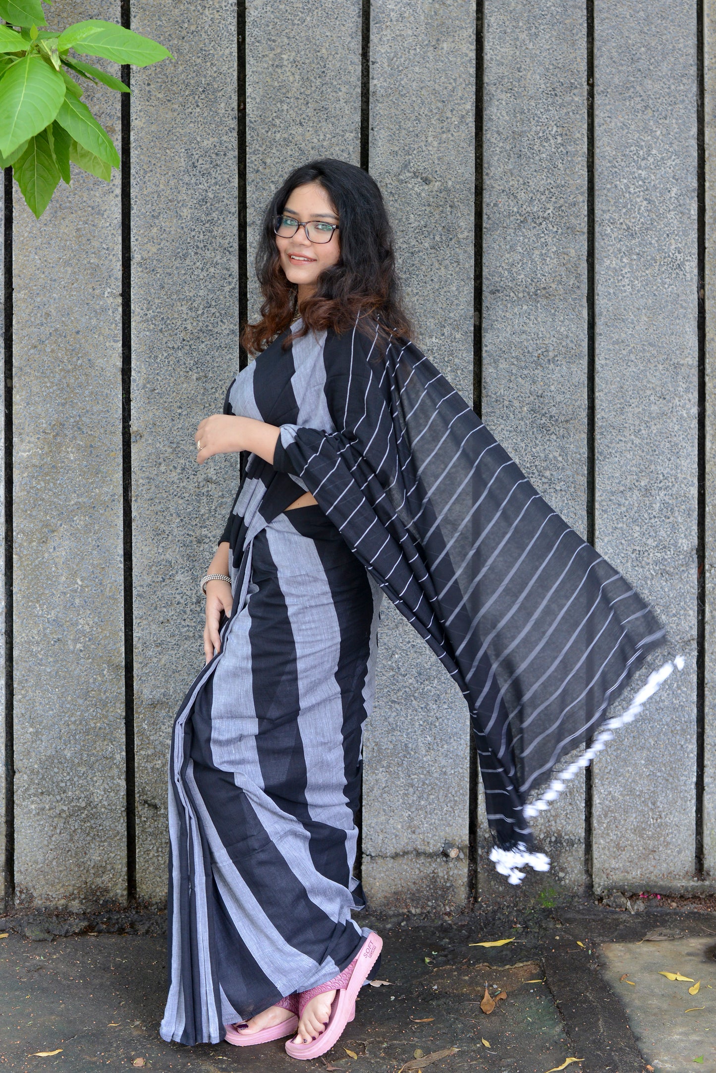 STILL GRAY AND  BLACK - HANDWOVEN COTTON SAREE