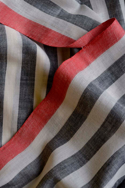 Handwoven Black & White Vertical Line Bawanbooti Saree