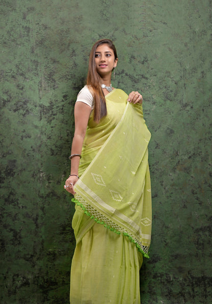 Handwoven Green and White Jamdani Saree